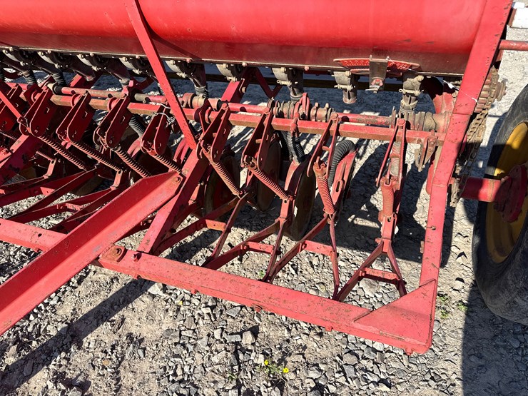 massey-ferguson-33-image-11