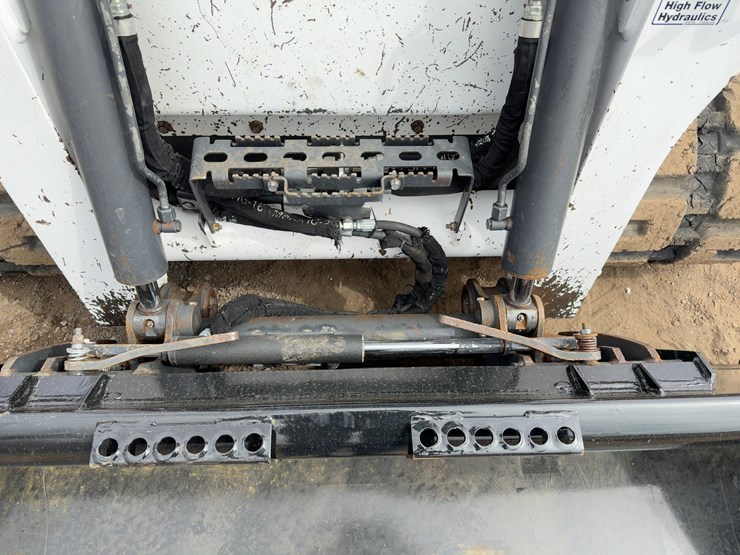 2020-bobcat-t740-image-10