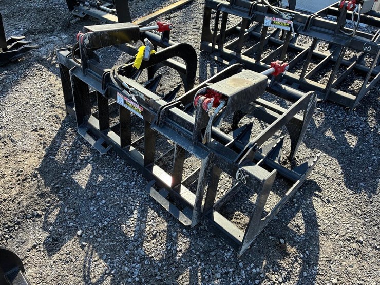 wildcat-68"-skid-steer-root-grapple-image-3