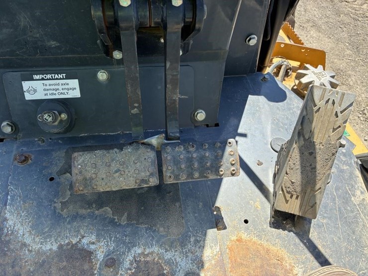 2017-deere-210lep-image-23