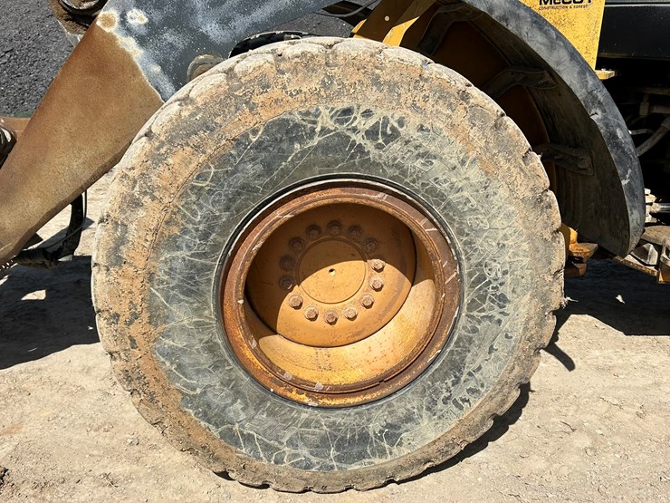 2010-deere-544k-image-80