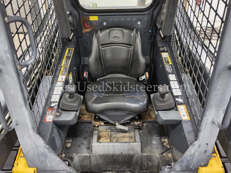 2018-deere-323e-image-30