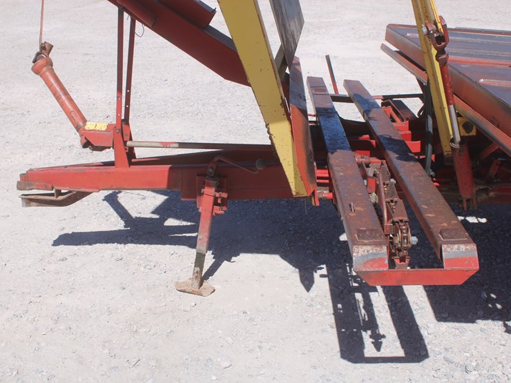 new-holland-1033-image-11