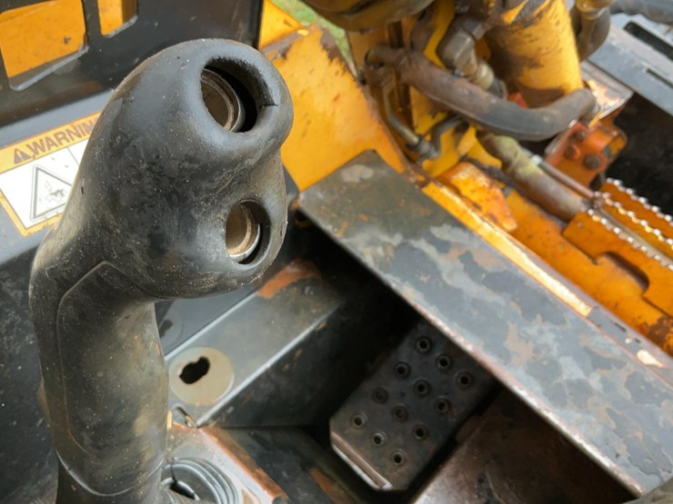 2003-deere-ct332-image-18