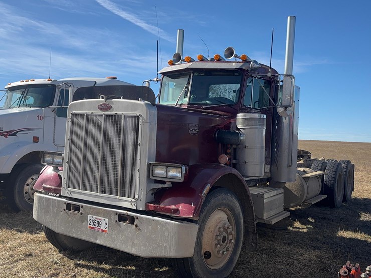 1986-peterbilt-semi-truck-image-1