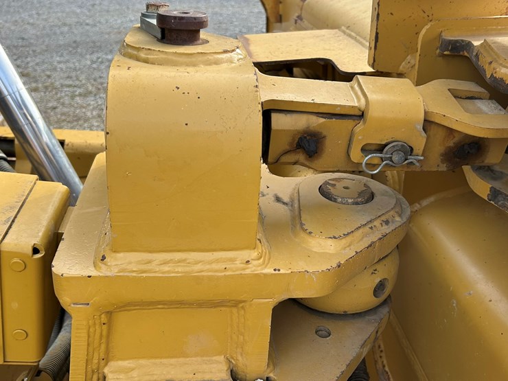 2015-caterpillar-d6t-lgp-image-24