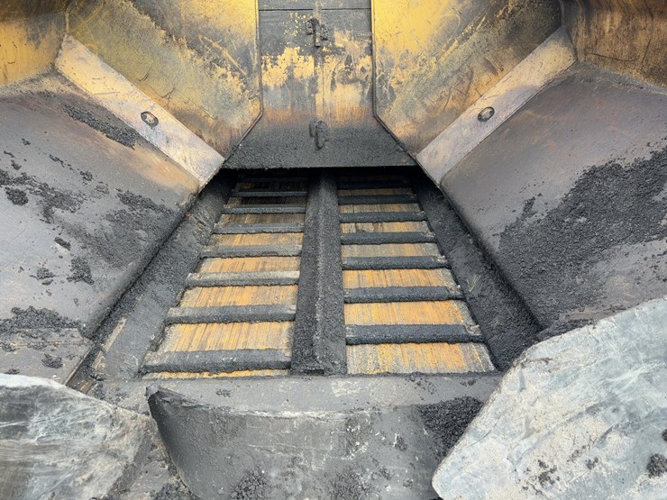 2013-caterpillar-ap-1055e-image-9