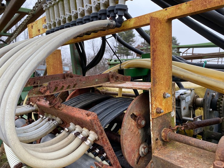 kinze-24-row-planter-image-44