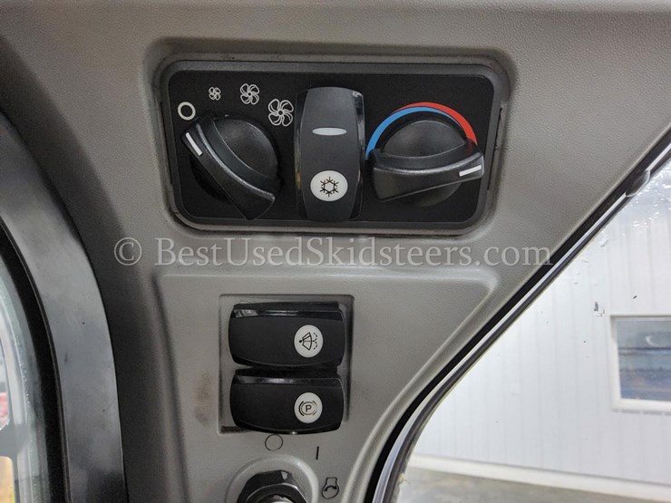 2015-caterpillar-272d2-image-22