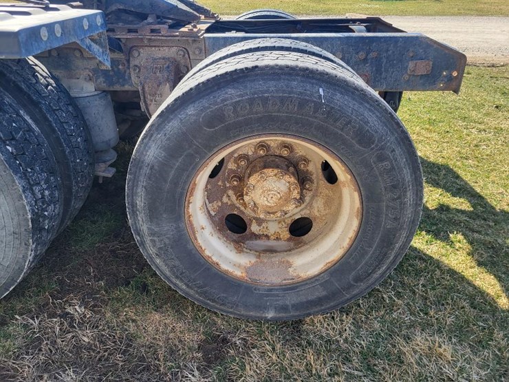 1995-ford-l9000-tandem-axle-day-cab-semi-image-25