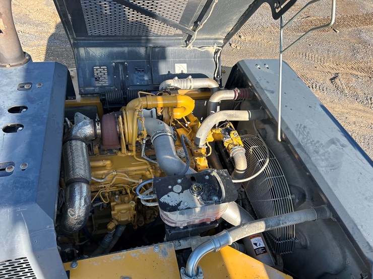 2019-deere-350g-lc-image-35