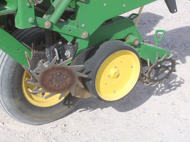 john-deere-7200-image-31