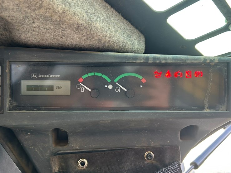 2011-deere-333g-image-45