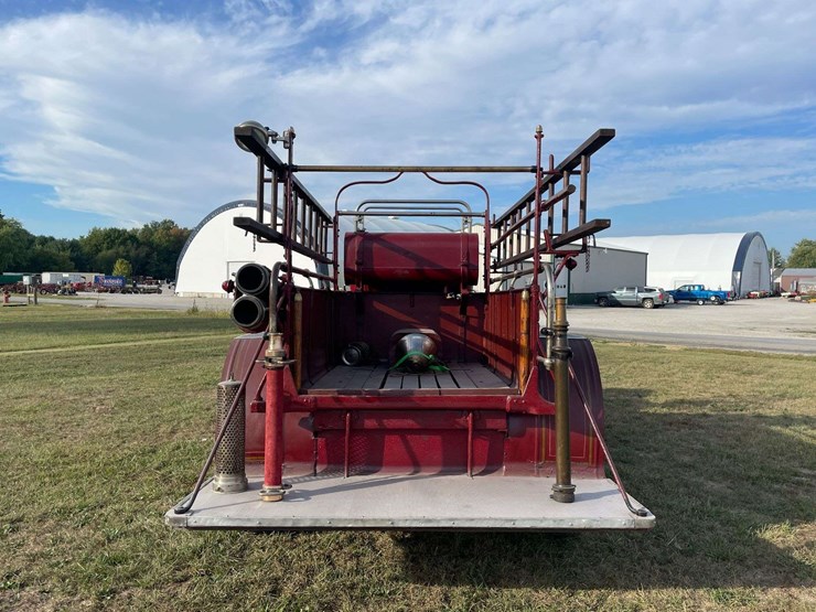 1917-american-la-france-firetruck-image-4