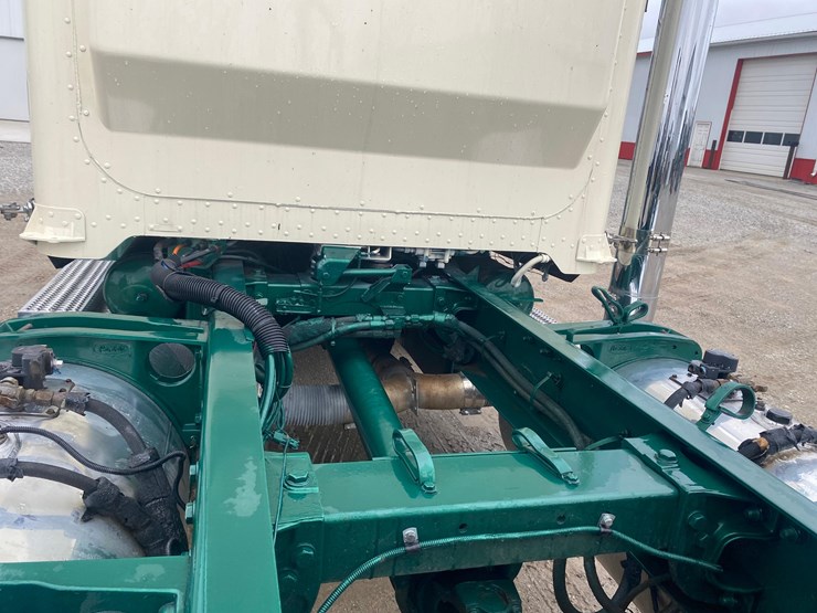 2002-peterbilt-379-image-55