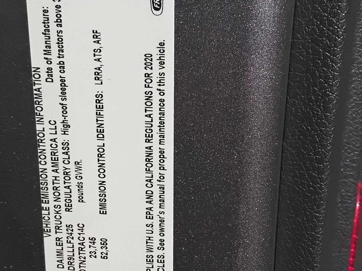 2020-freightliner-cascadia-126-image-18