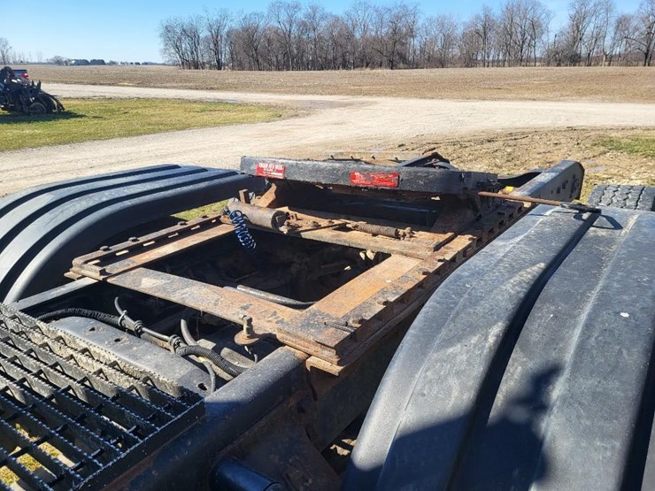 1995-ford-l9000-tandem-axle-day-cab-semi-image-19