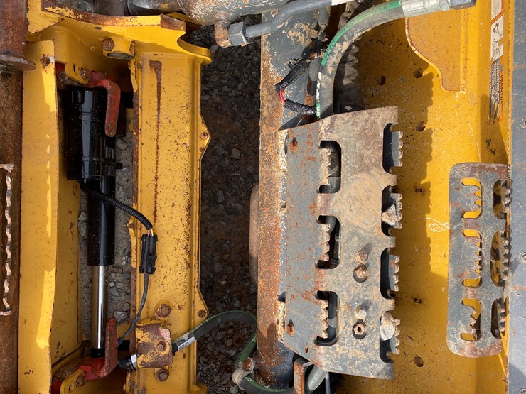 2019-deere-333g-image-13