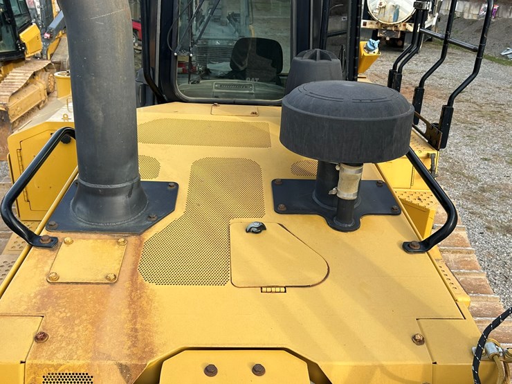 2015-caterpillar-d6t-lgp-image-28