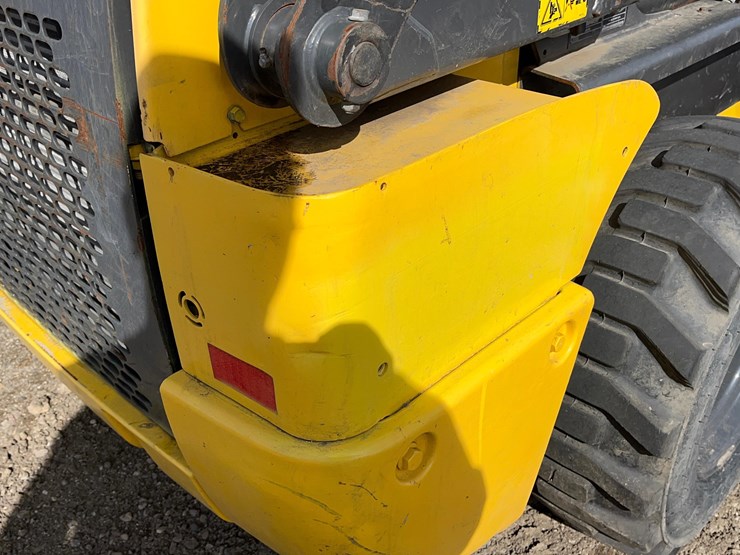 new-holland-l320-image-16