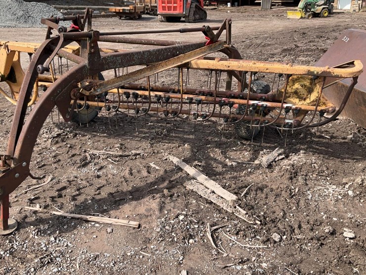 #712-•-new-holland-rollbar-rake-image-2