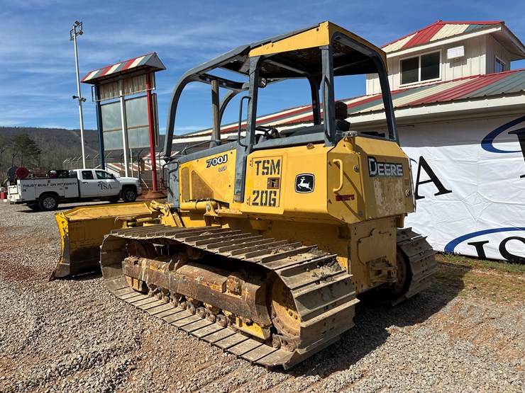 2006-deere-700j-image-3