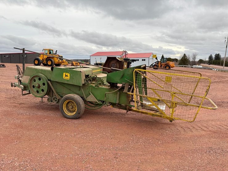 john-deere-336-image-4