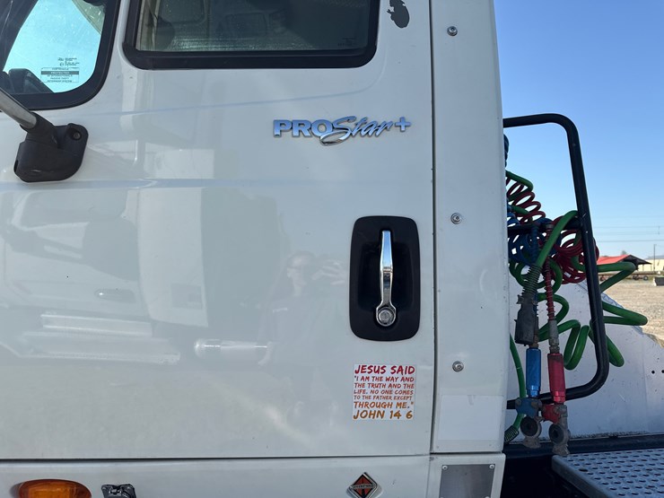 2011-international-prostar-image-28