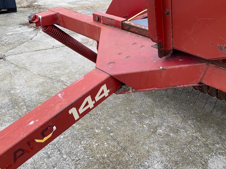 new-holland-144-image-6