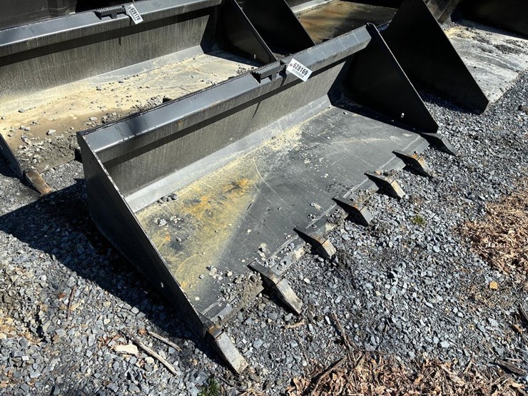 wildcat-78"-skid-steer-tooth-bucket-image-1