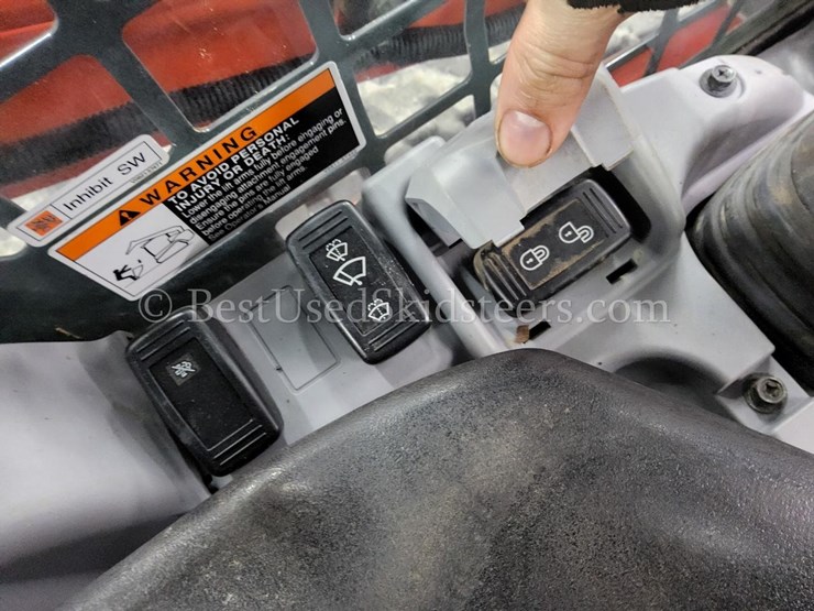 2019-kubota-svl95-2-skid-steer-loader-image-24