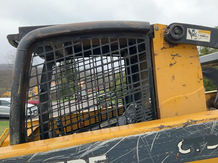 2003-deere-ct332-image-26