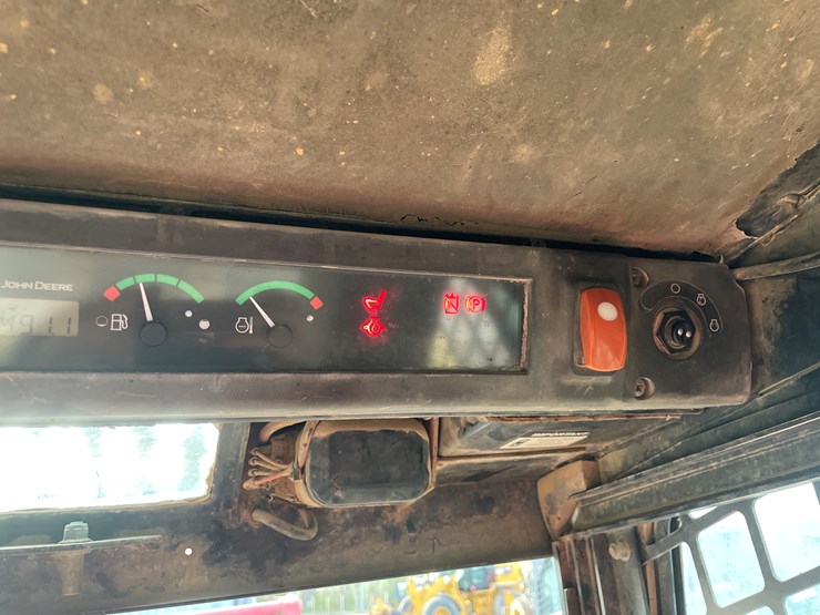 2006-deere-325-image-38