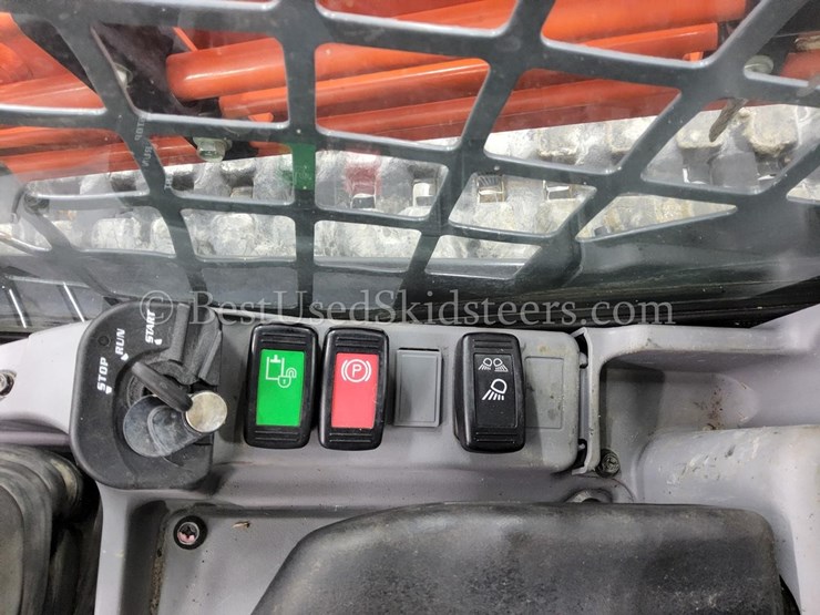 2019-kubota-svl95-2-skid-steer-loader-image-26