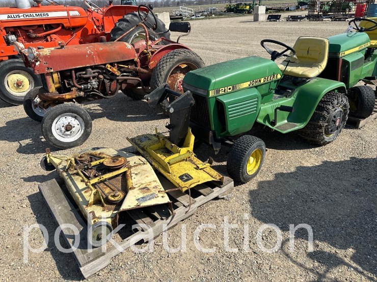 john-deere-210-image-1