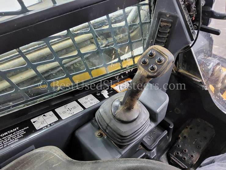 2014-deere-333e-image-28