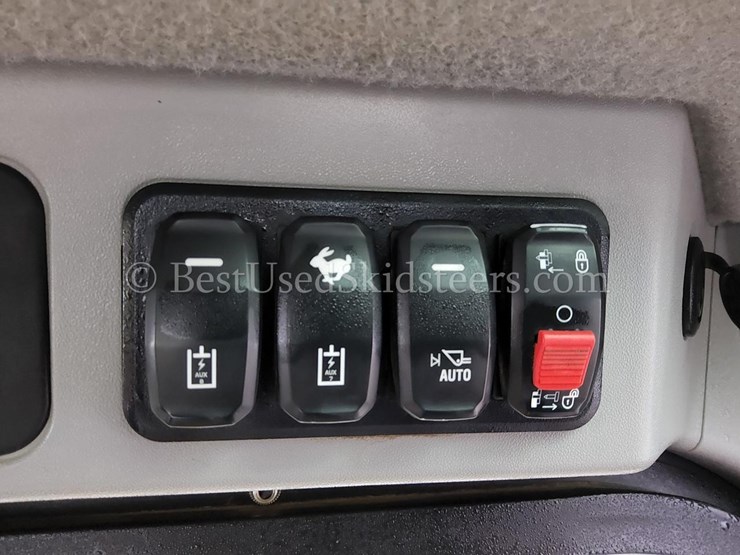 2020-caterpillar-299d3-image-28