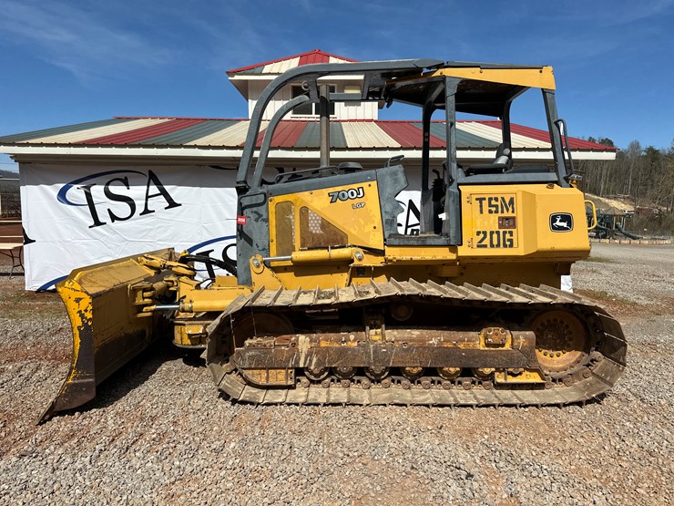 2006-deere-700j-image-2