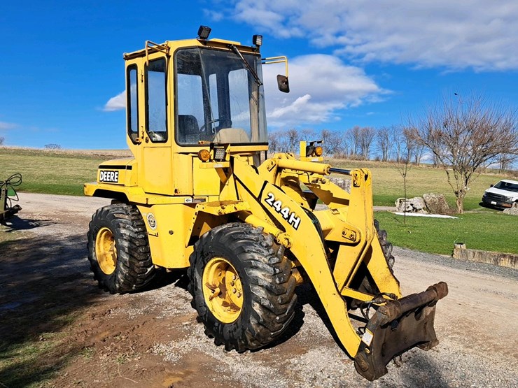 2001-deere-244h-image-6
