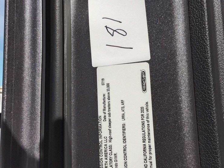 2020-freightliner-cascadia-126-image-74