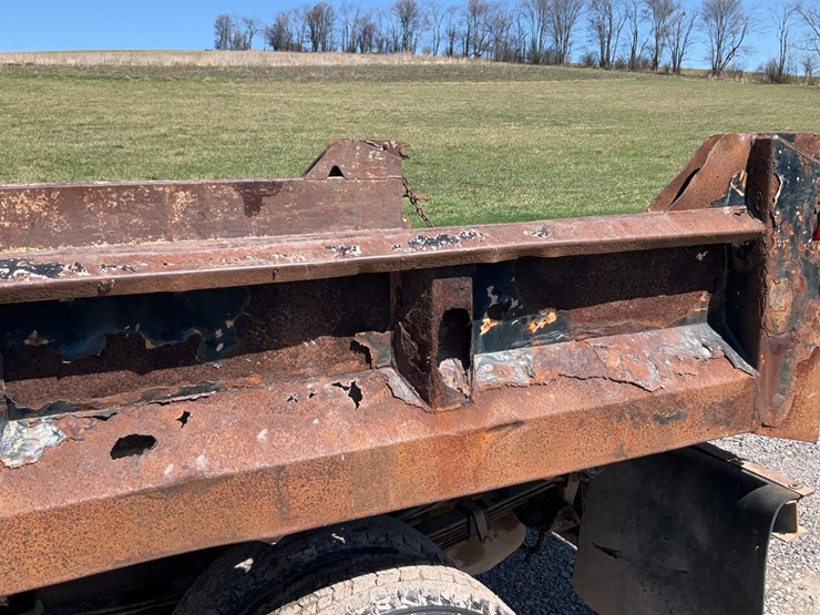 #501-•-2006-gmc-dump-truck-image-26