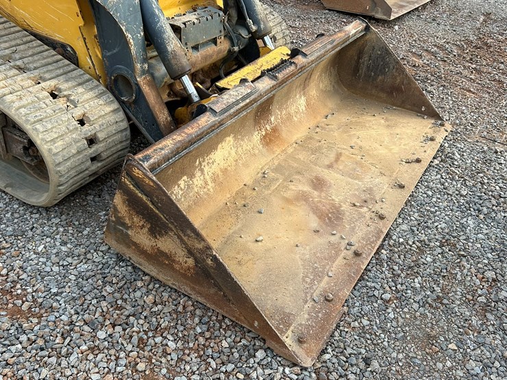 2011-deere-333g-image-9