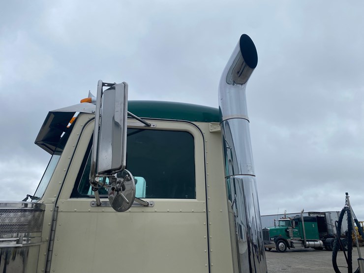 2002-peterbilt-379-image-59