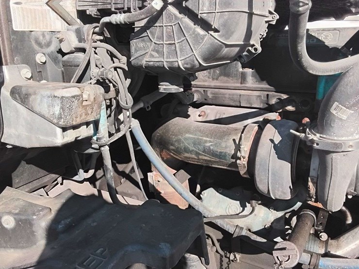 2019-peterbilt-579-image-33