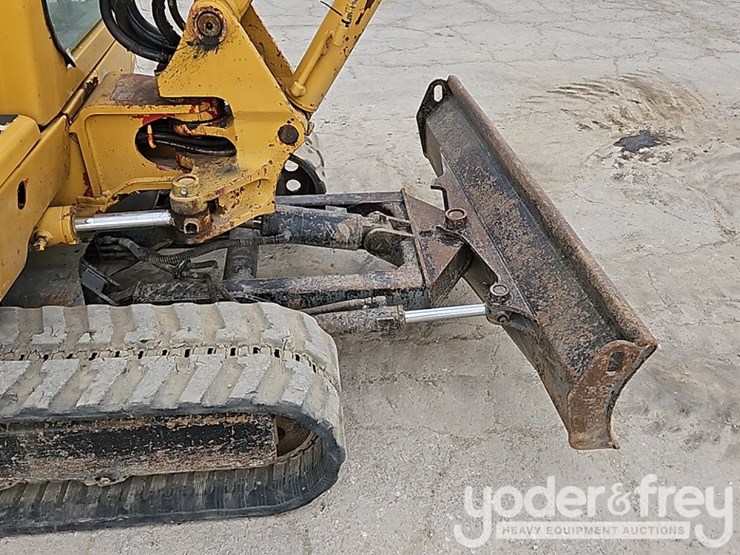 2014-takeuchi-tb235-image-25