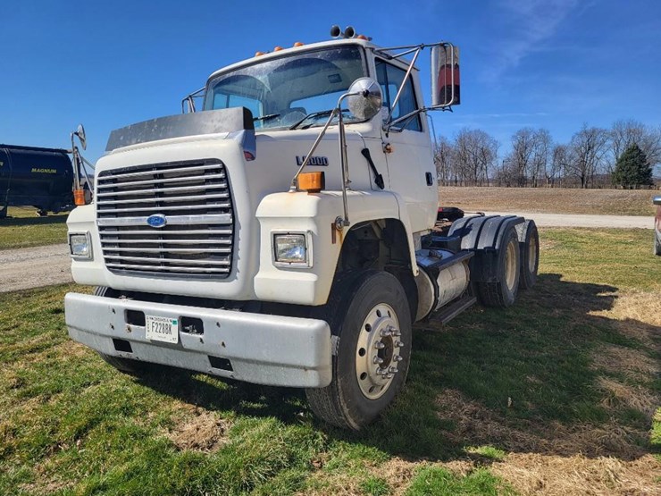 1995-ford-l9000-tandem-axle-day-cab-semi-image-8