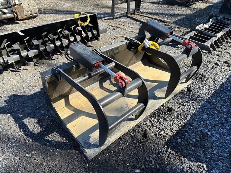 wildcat-68"-skid-steer-grapple-bucket-image-1
