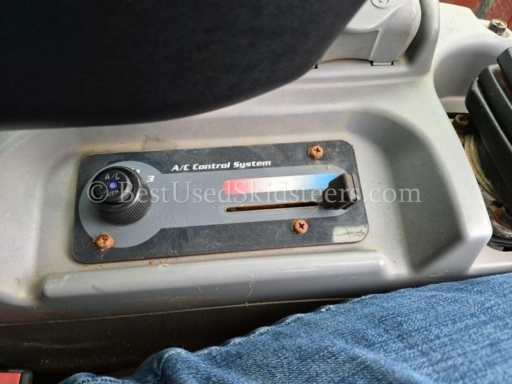 2013-kubota-svl90-2-image-15