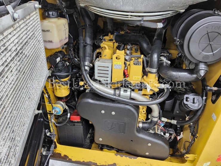 2019-caterpillar-246d3-image-31