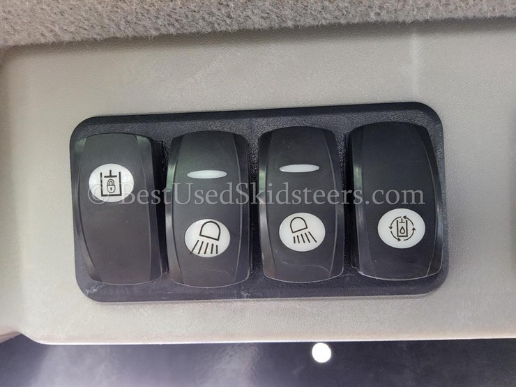 2018-caterpillar-249d-image-27